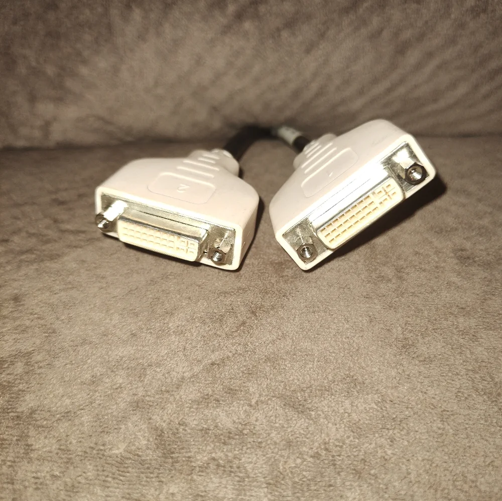 Molex Dual DVI Y Splitter Cable Adapter for Video Card